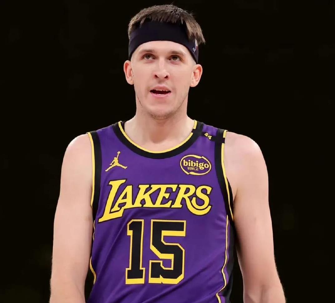 开云在线赛事平台-湖人B队逆转魔术，拉文完成帽子戏法