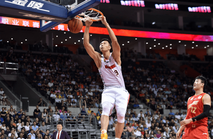 北京队翻盘广州队，麦科勒姆扛起全队