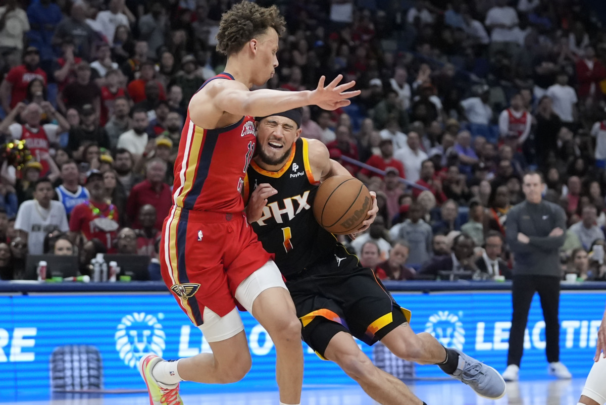 骑士轻取热火，布克带队取胜