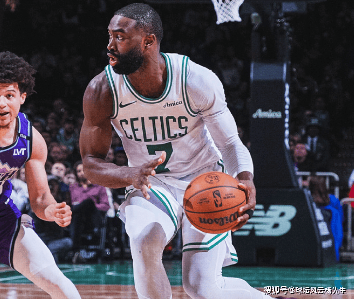 开云体育-凯尔特人队员力压对手，无懈可击