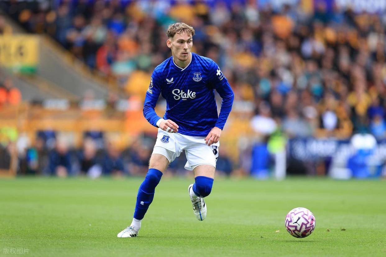 开云体育入口-埃弗顿表现低迷，主帅被赞扬掺杂批评