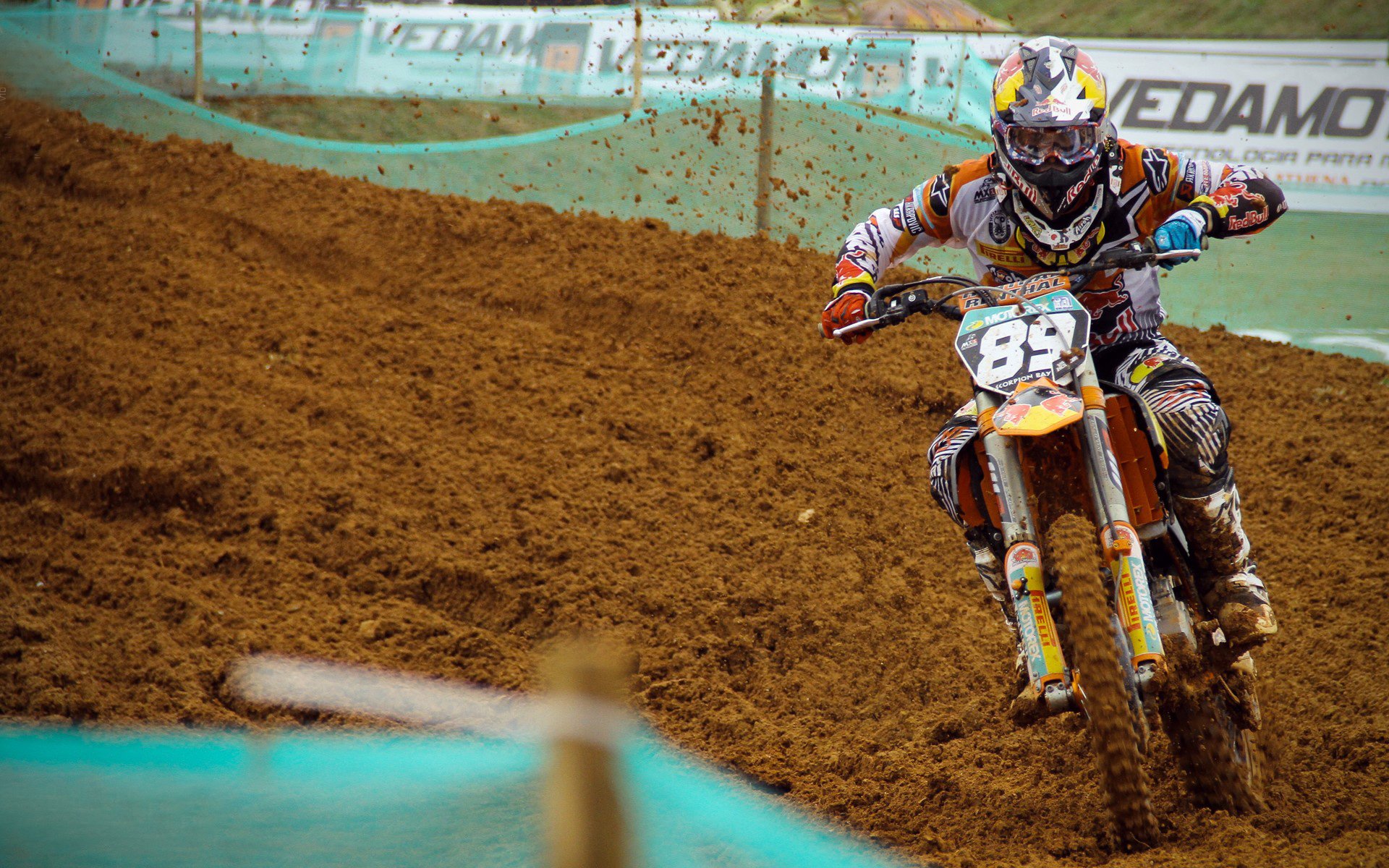 塞维利亚硬仗取胜AC米兰，佩德里成为关键先生